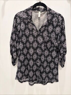 Lightweight Black & White Printed Button-Up Blouse